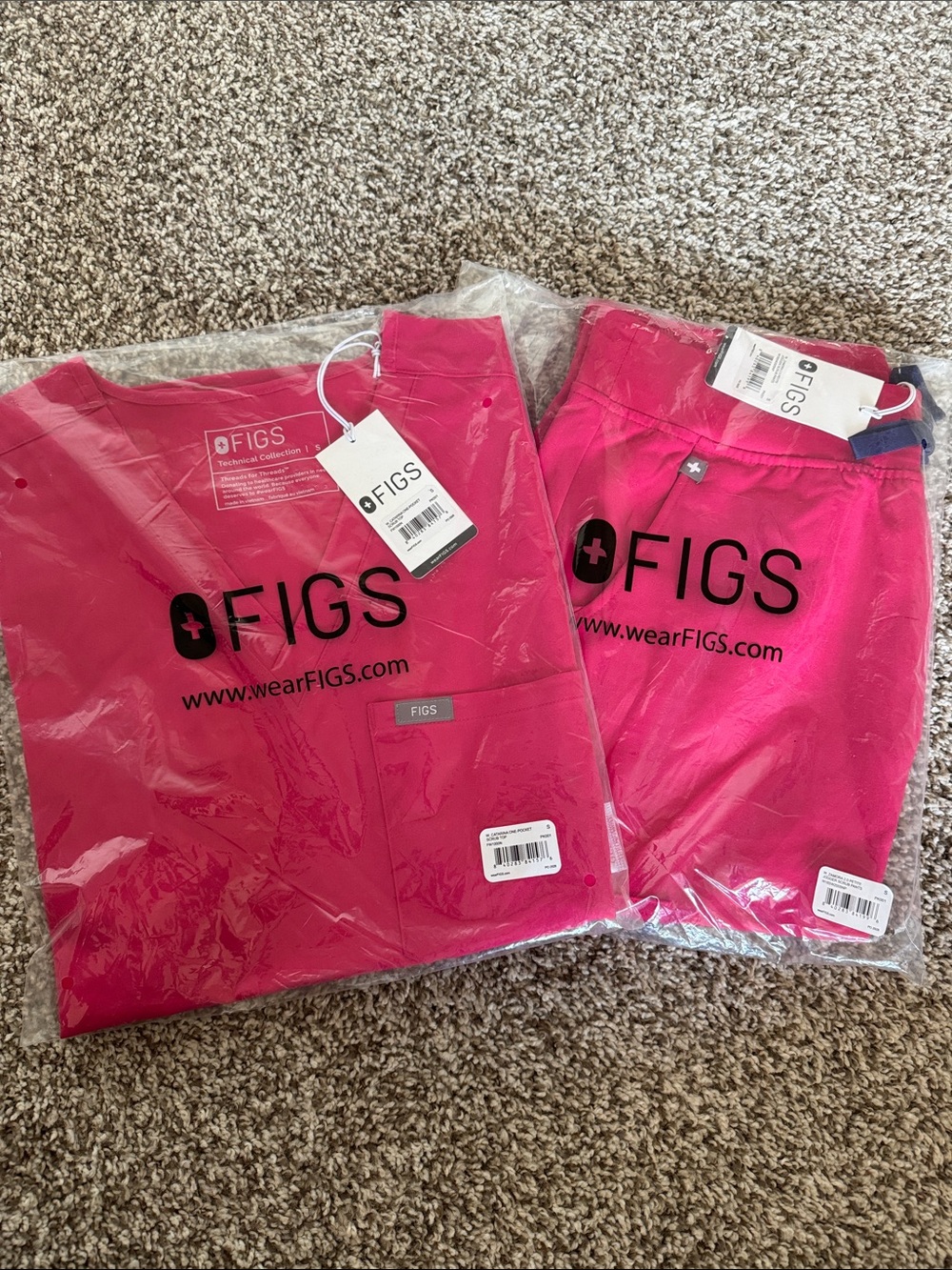 Figs hot pink S Catarina top and SP Zamora jogger